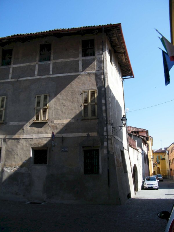 locale di sgombero in vendita a Carrù