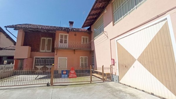 casa indipendente in vendita a Carrù