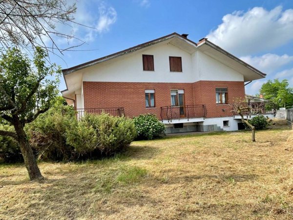 casa indipendente in vendita a Carrù in zona San Giovanni