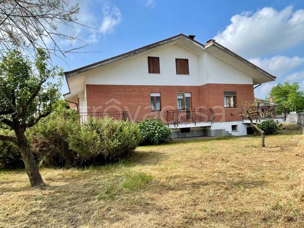 casa indipendente in vendita a Carrù in zona San Giovanni