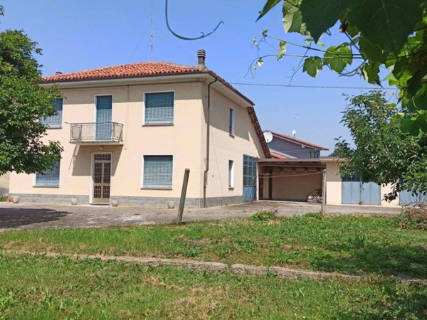 casa indipendente in vendita a Carrù