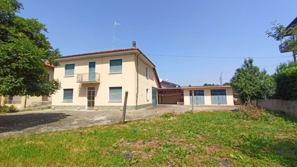 casa indipendente in vendita a Carrù