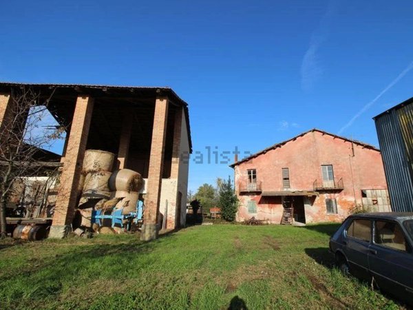 casale in vendita a Carrù