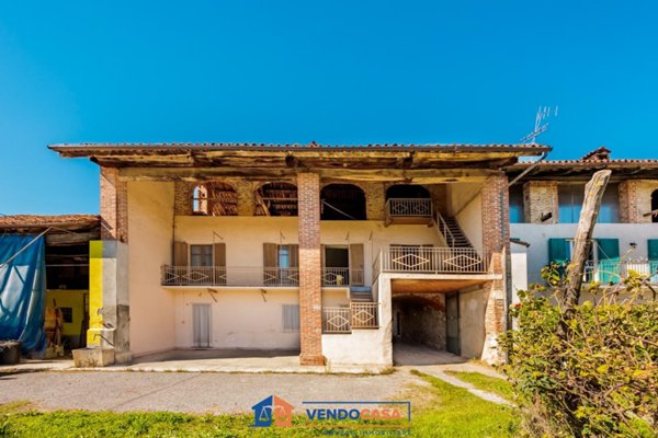 casale in vendita a Carrù