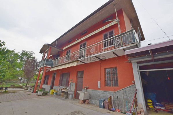 casa indipendente in vendita a Carrù