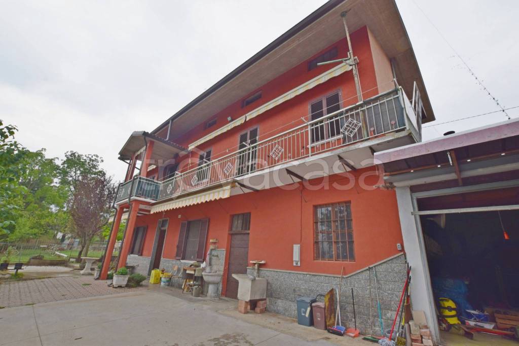casa indipendente in vendita a Carrù