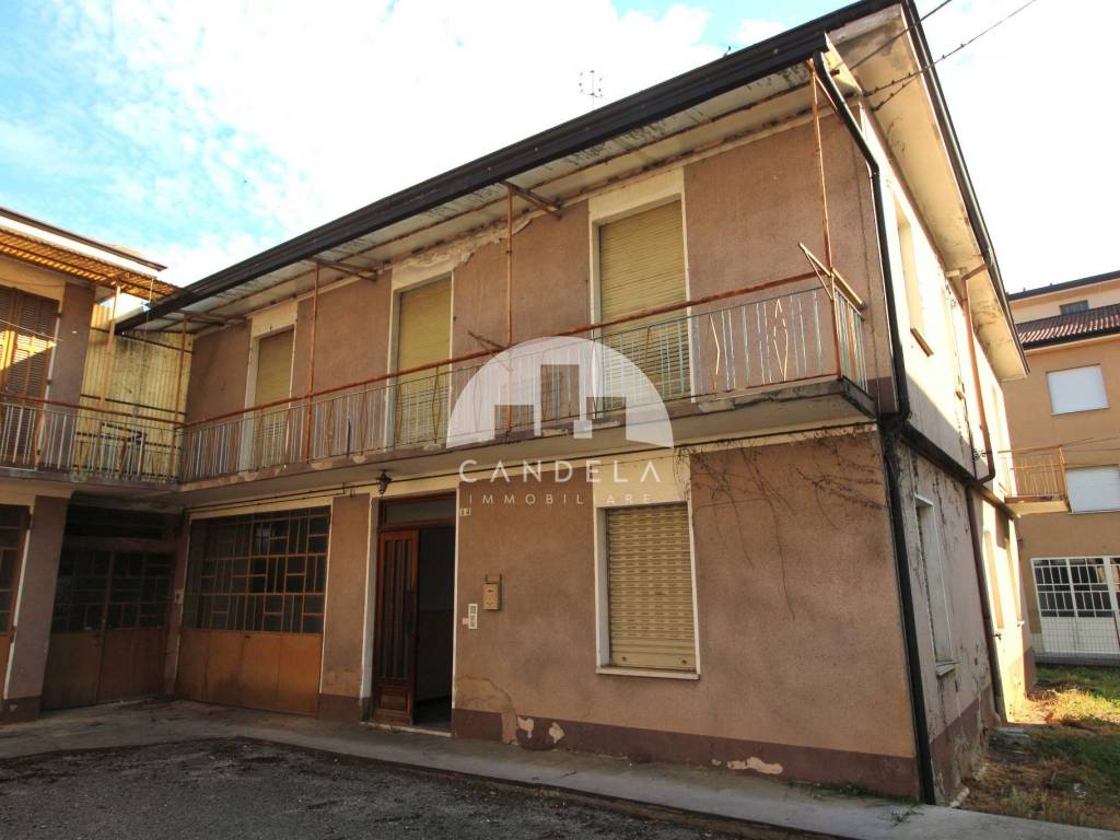 casa indipendente in vendita a Carrù