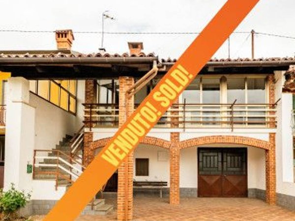 casa indipendente in vendita a Carrù