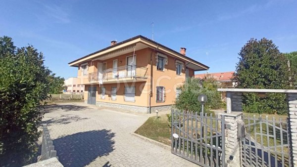 casa indipendente in vendita a Carrù in zona San Giovanni