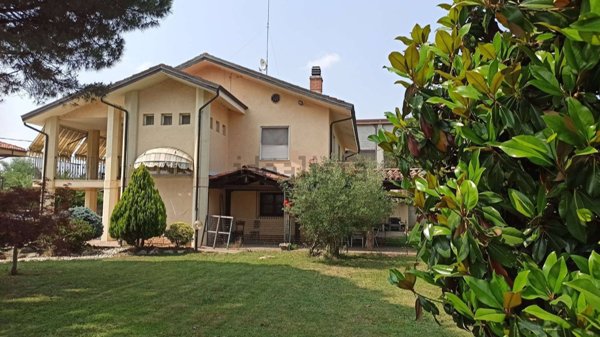 casa indipendente in vendita a Carrù
