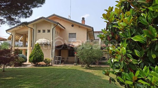 casa indipendente in vendita a Carrù