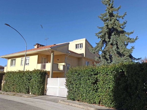 casa indipendente in vendita a Carrù