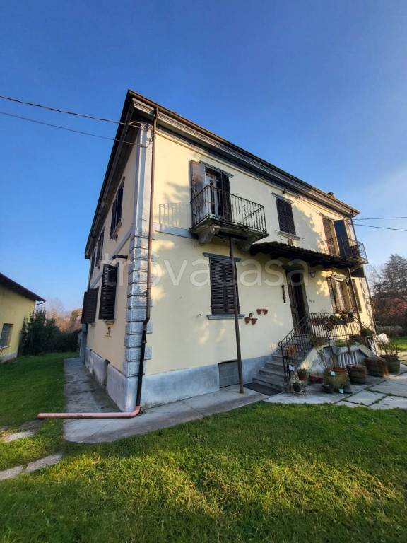 casa indipendente in vendita a Carrù