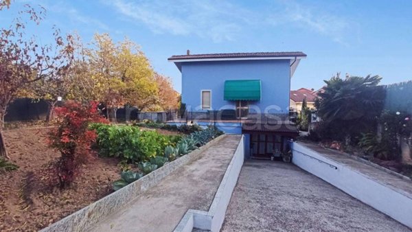 casa indipendente in vendita a Carrù