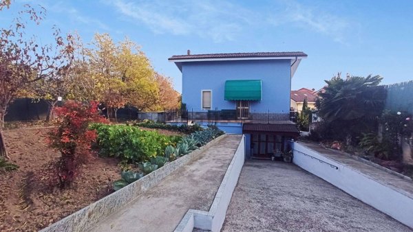 casa indipendente in vendita a Carrù