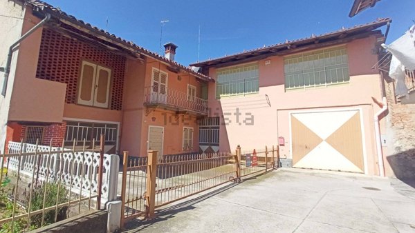 casa indipendente in vendita a Carrù