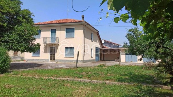 casa indipendente in vendita a Carrù