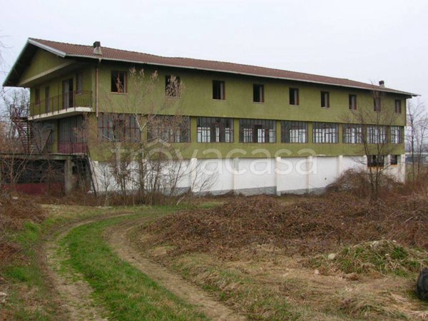 locale commerciale in vendita a Carrù