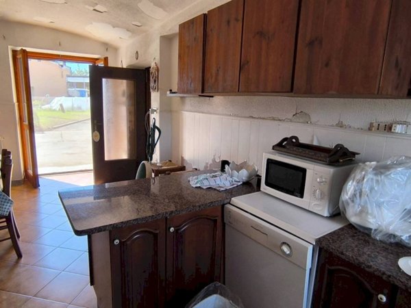 casa indipendente in vendita a Carrù in zona Frave