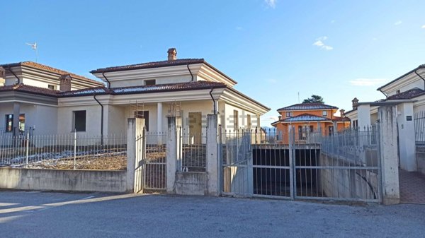 casa indipendente in vendita a Carrù