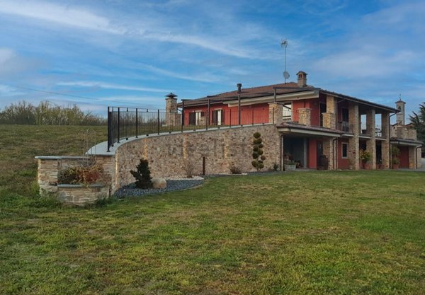 casa indipendente in vendita a Carrù