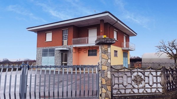 casa indipendente in vendita a Carrù