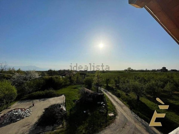 esavano in vendita a Carrù in zona Sant'Anna