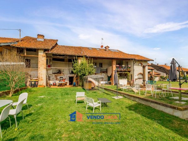 casa indipendente in vendita a Carrù in zona Massimini