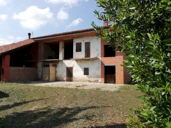 casale in vendita a Carrù