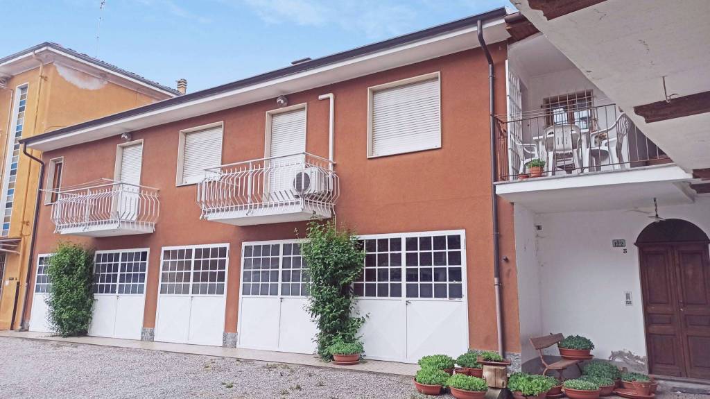 casa indipendente in vendita a Carrù in zona Ronchi