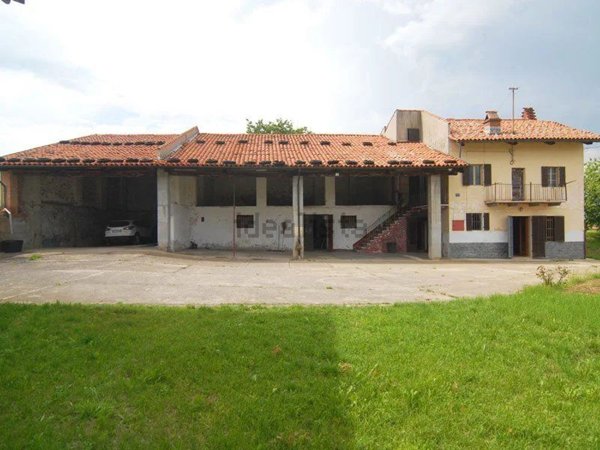 casale in vendita a Carrù