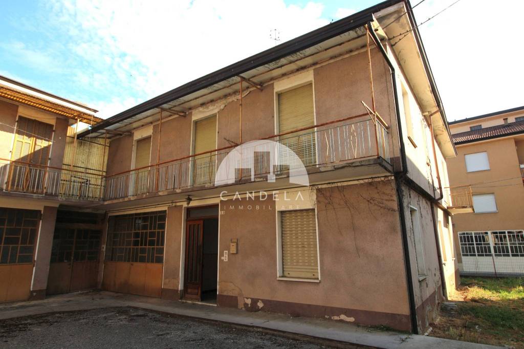 casa indipendente in vendita a Carrù