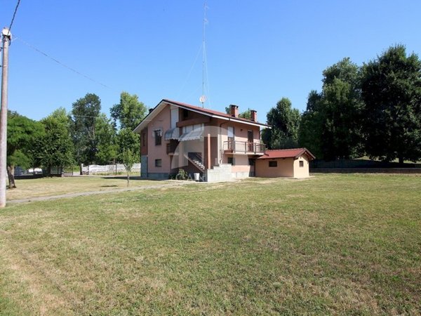 casa indipendente in vendita a Carrù