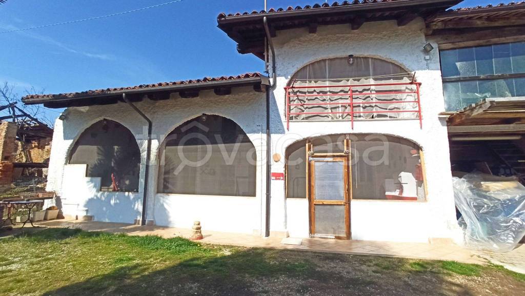 casa indipendente in vendita a Carrù in zona Bordino