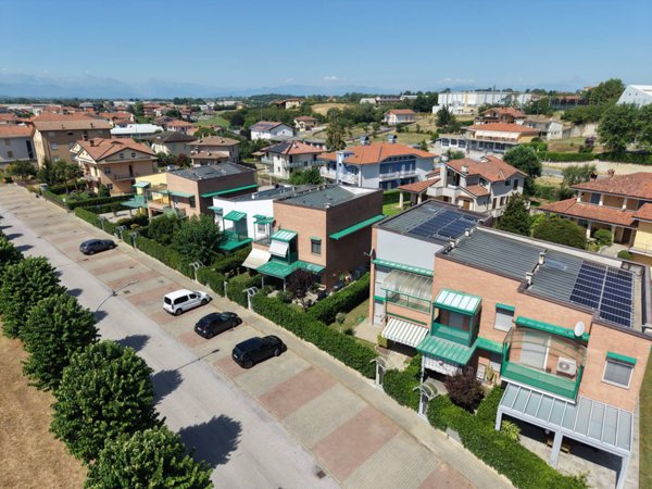 casa indipendente in vendita a Carrù