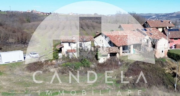 esavano in vendita a Carrù in zona Bordino