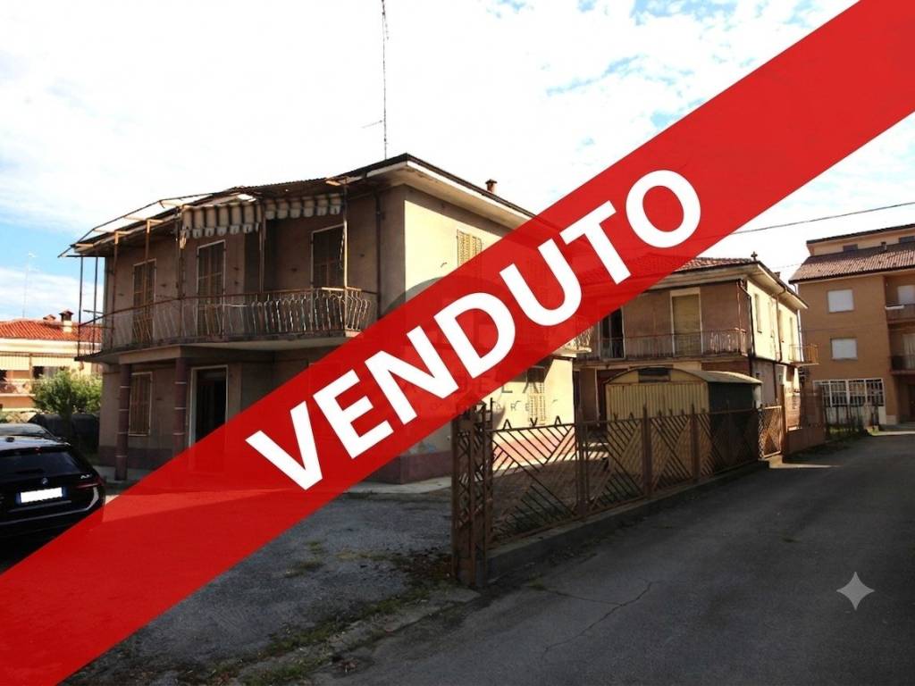 casa indipendente in vendita a Carrù