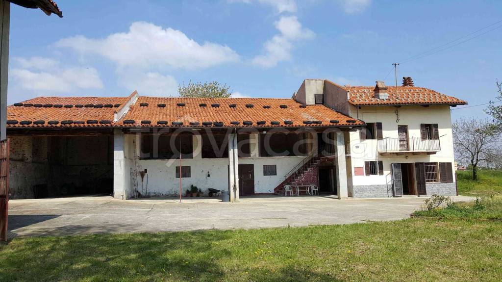 casa indipendente in vendita a Carrù