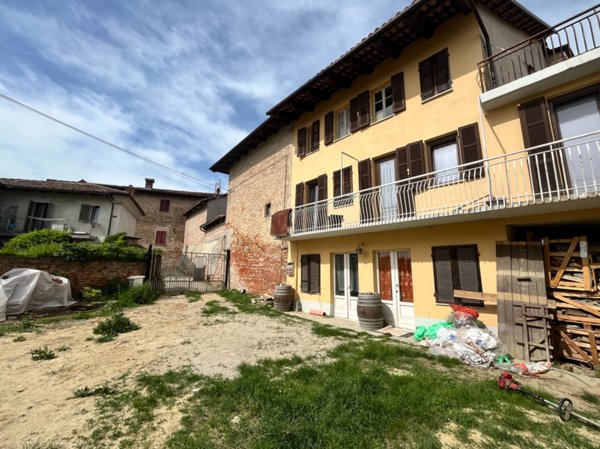 casa indipendente in vendita a Castagnito