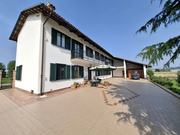 casa indipendente in vendita a Castagnito