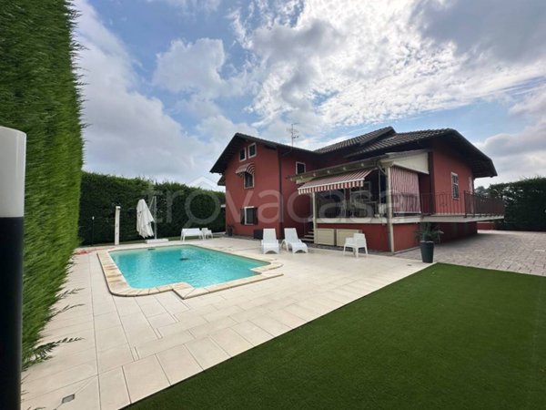 casa indipendente in vendita a Castagnito