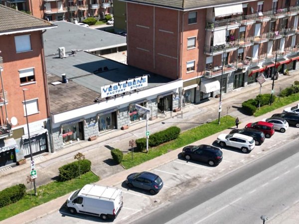 locale commerciale in vendita a Castagnito