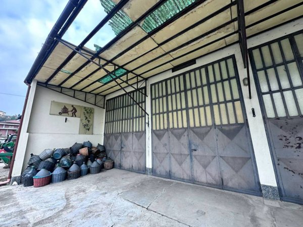 locale commerciale in vendita a Castagnito