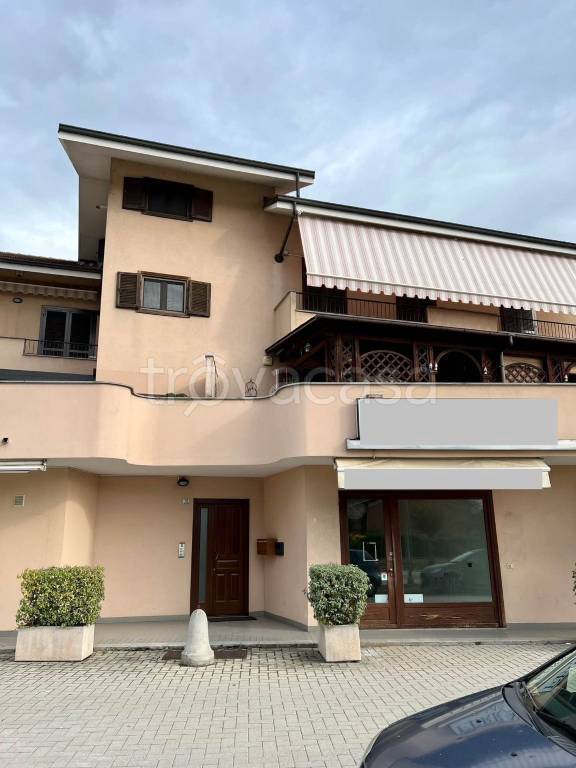 negozio in vendita a Castagnito