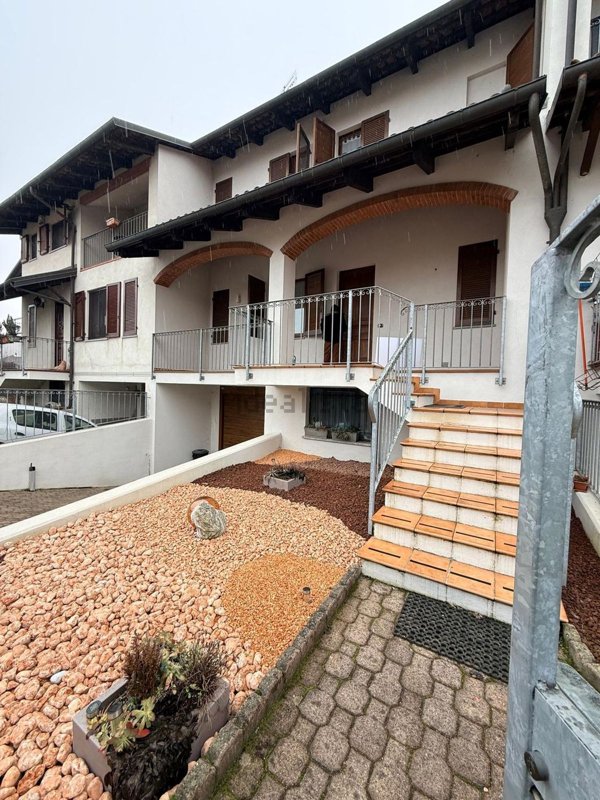 casa indipendente in vendita a Castagnito