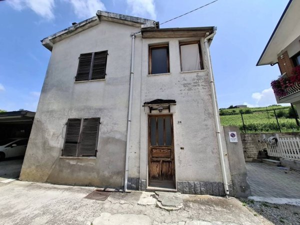 casa indipendente in vendita a Castagnito