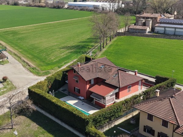 casa indipendente in vendita a Castagnito