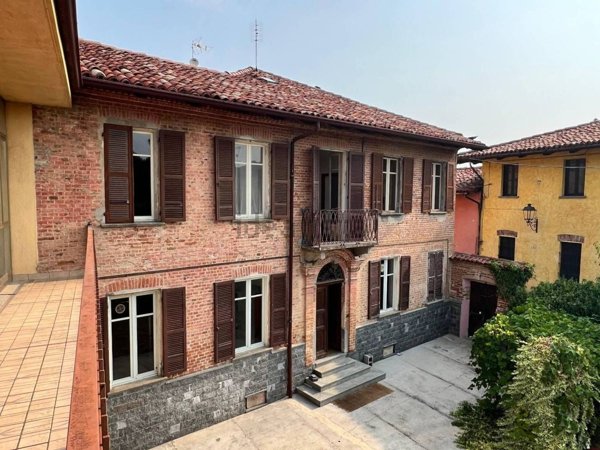 esavano in vendita a Castagnito