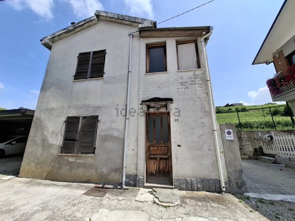casa indipendente in vendita a Castagnito