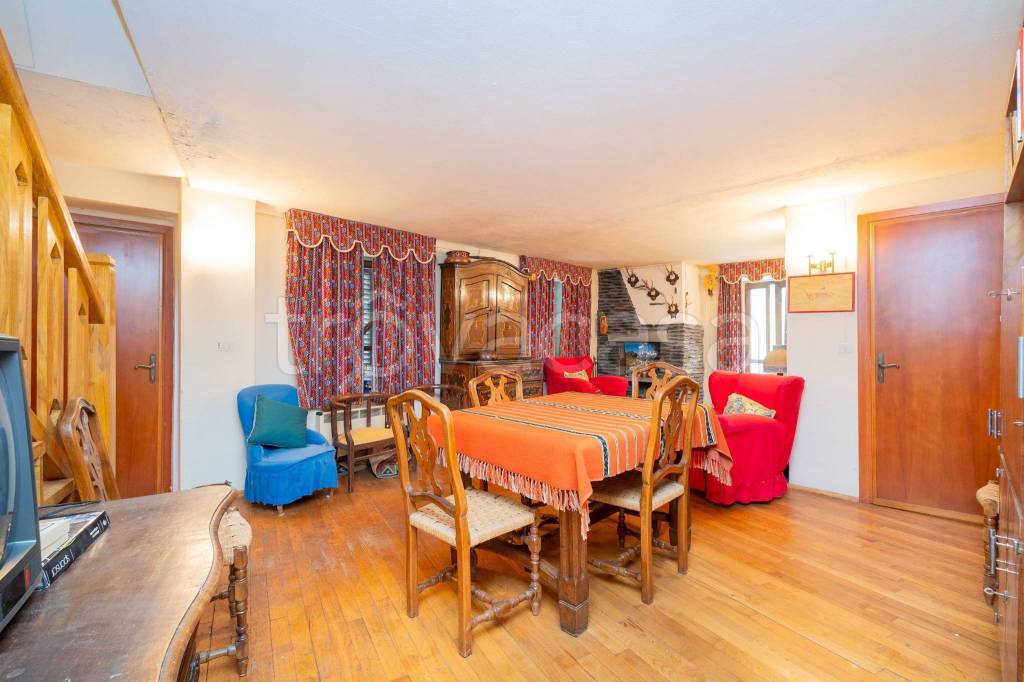 casa indipendente in vendita a Casteldelfino